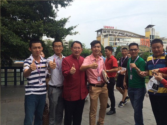 桂之邦參加網(wǎng)絡(luò)營銷課