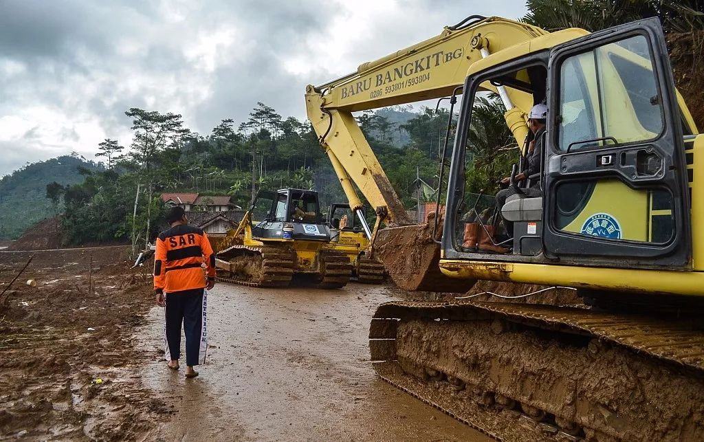 挖掘機(jī)配件批發(fā)市場
