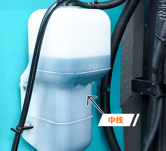 發(fā)動(dòng)機(jī)水箱