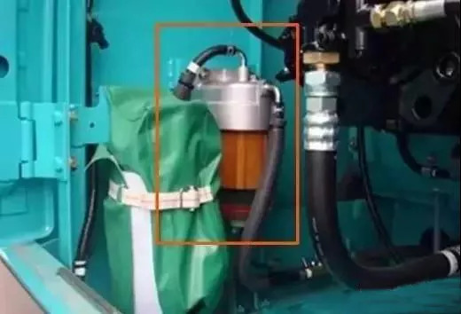 挖機(jī)油水分離器
