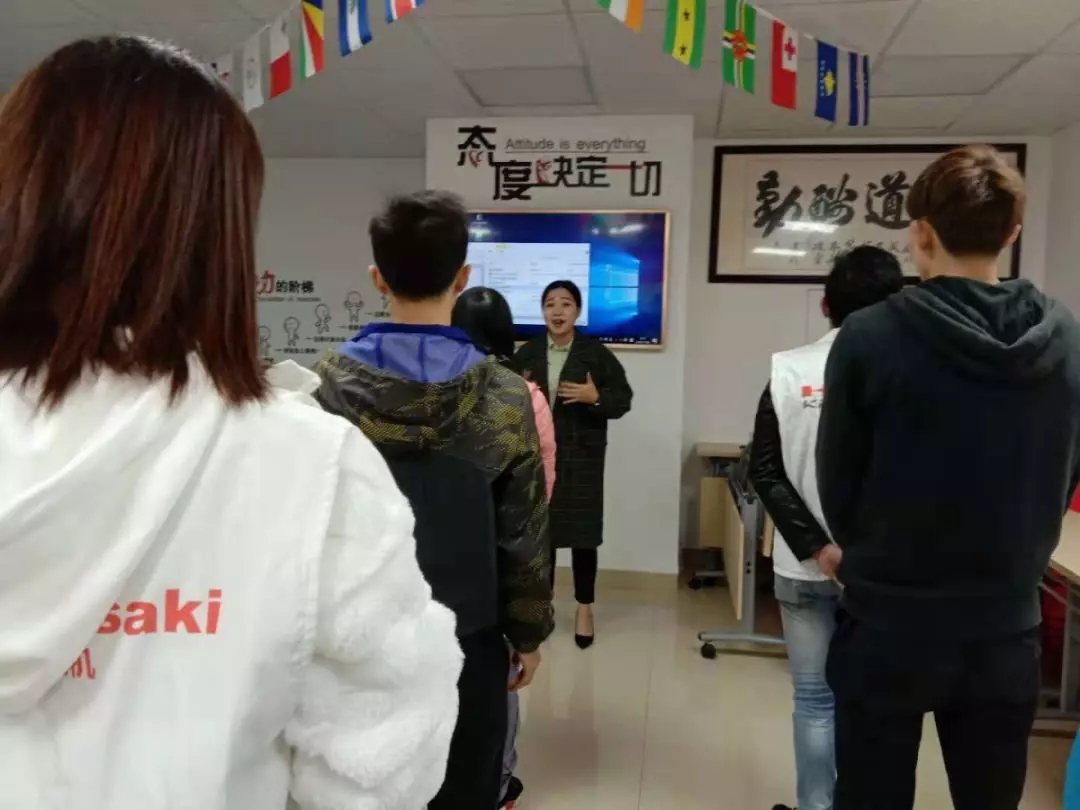 桂之邦早會(huì)、立體化落地，這樣的挖掘機(jī)配件批發(fā)團(tuán)隊(duì)再給我來(lái)一打！