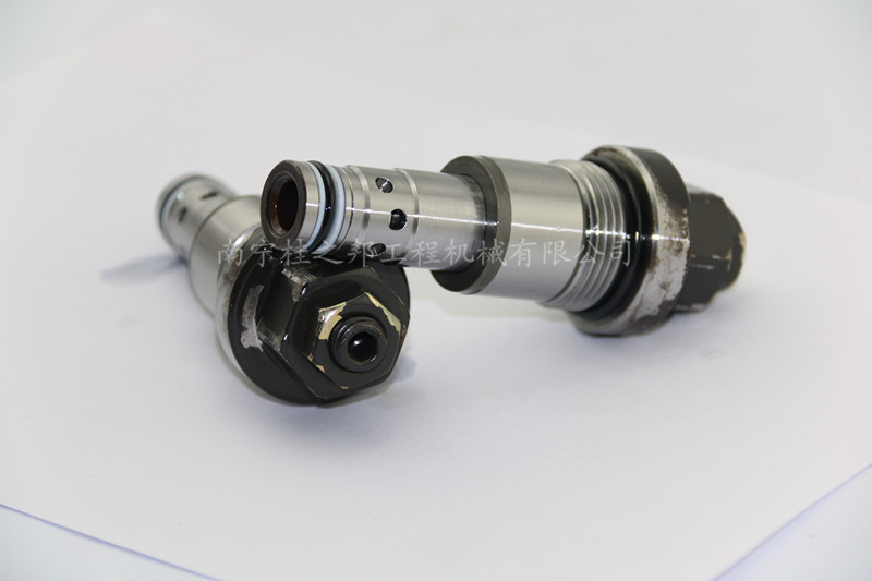 三一235挖掘機(jī)溢流閥