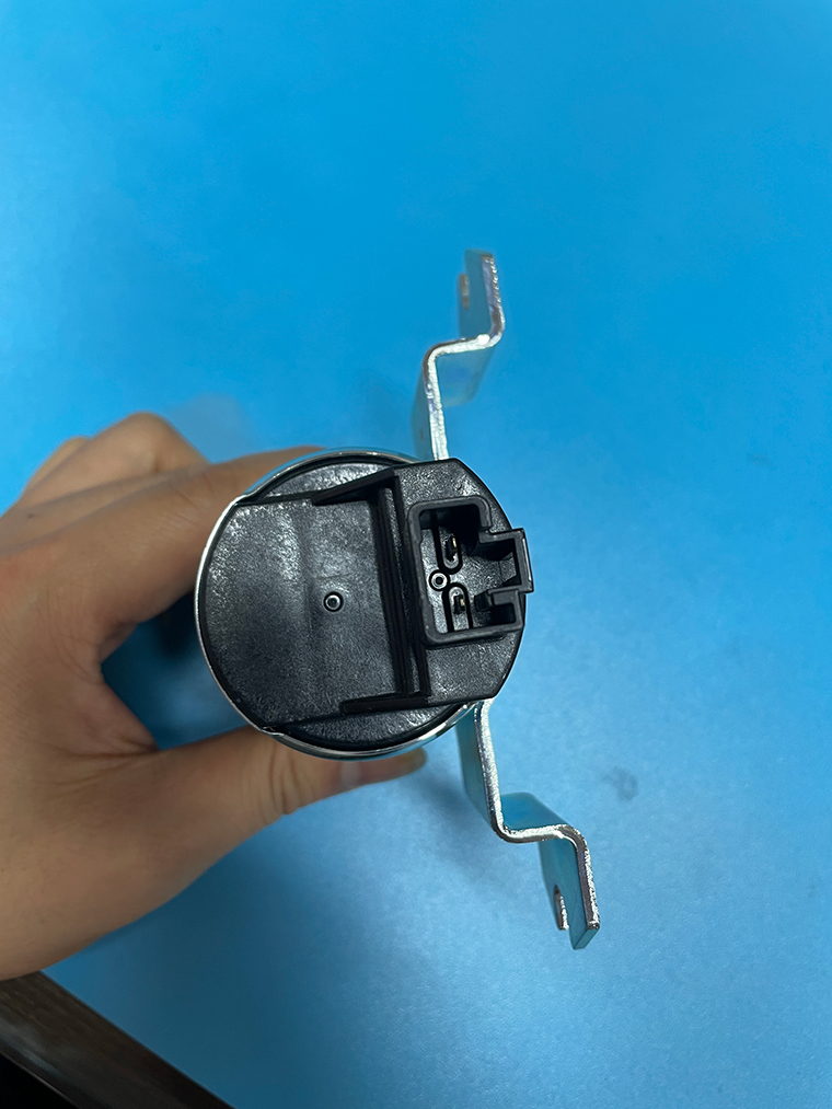 三一挖掘機(jī)繼電器